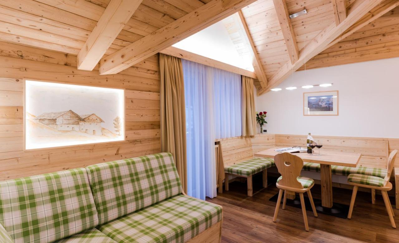 Apartments Aghel ***S Selva di Val Gardena Exterior photo